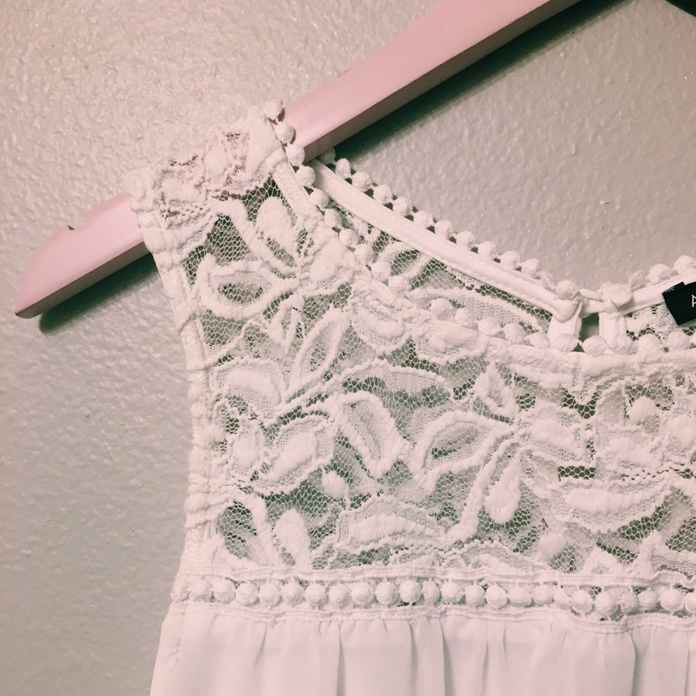 WHITE LACE FORMAL DRESS